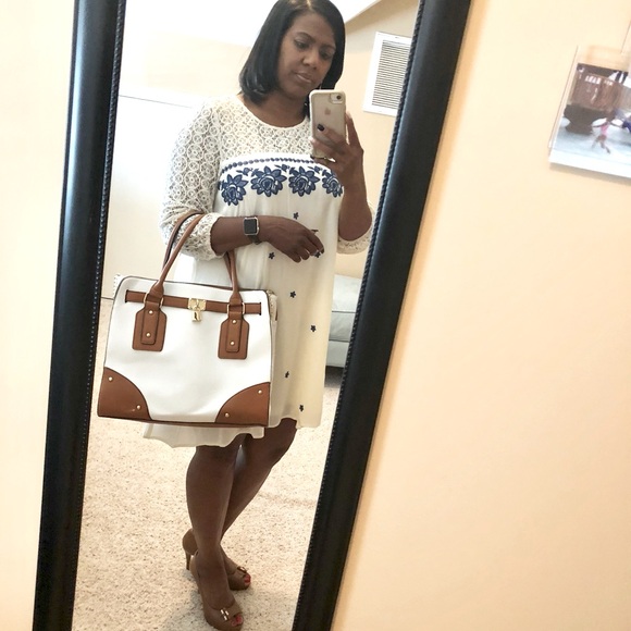 🤑SOLD🤑 BEAUTIFUL SWING DRESS WITH LACE 👗 - Picture 5 of 5